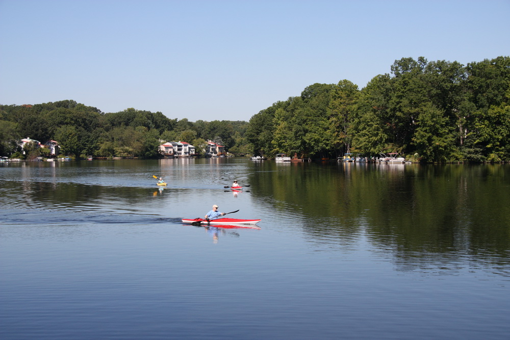 where I see kayakers on the lake