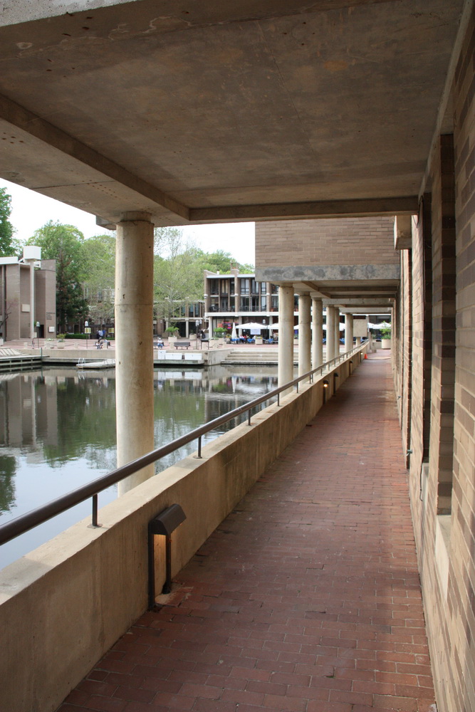 I walk along the north side of the Plaza