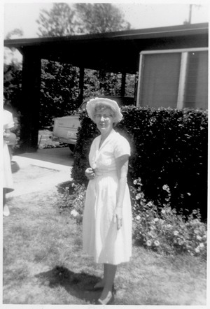 Grandma Mixson (English Ford in carport)